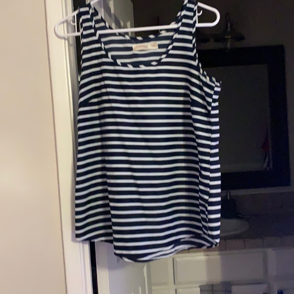 Black and white flowy tank top